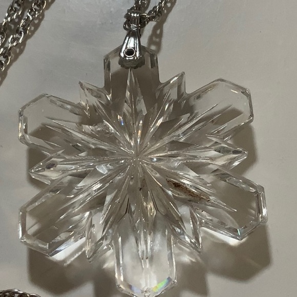 Crystal snowflake necklace - Picture 3 of 4